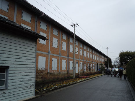 国宝・東繭倉庫。レンガは甘楽町製